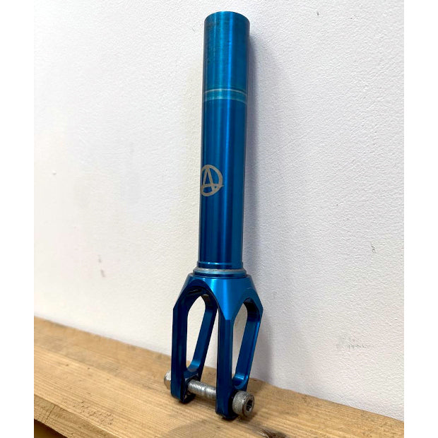 Used APEX Quantum Lite HIC/SCS Fork