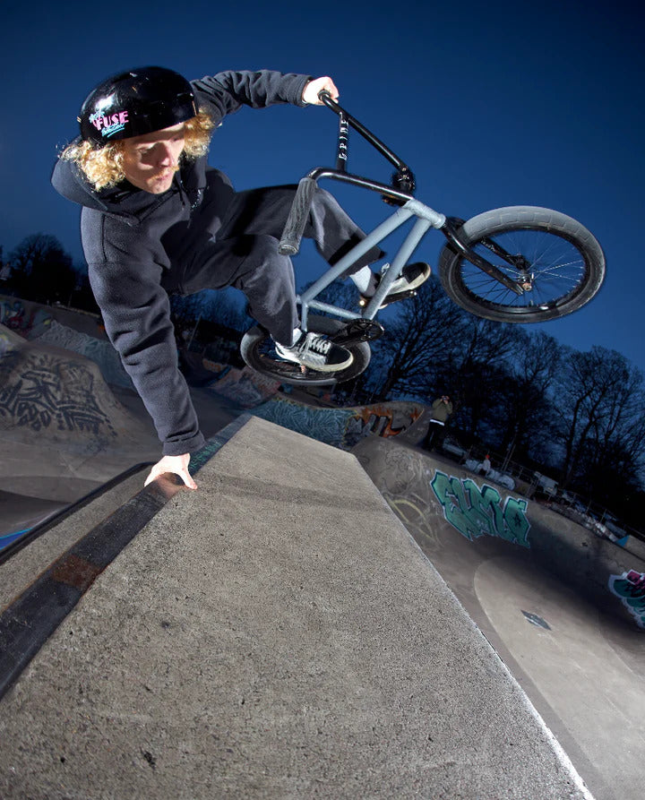 HOW TO CHOOSE A HELMET FOR EXTREME SPORTS?