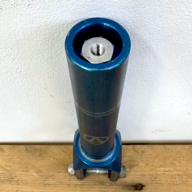 Used APEX Quantum Lite HIC/SCS Fork