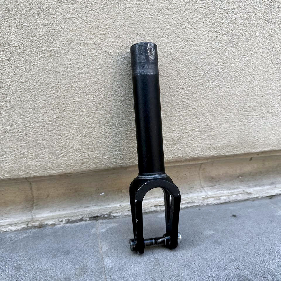 Used BLUNT Diamond SCS Fork (Black)