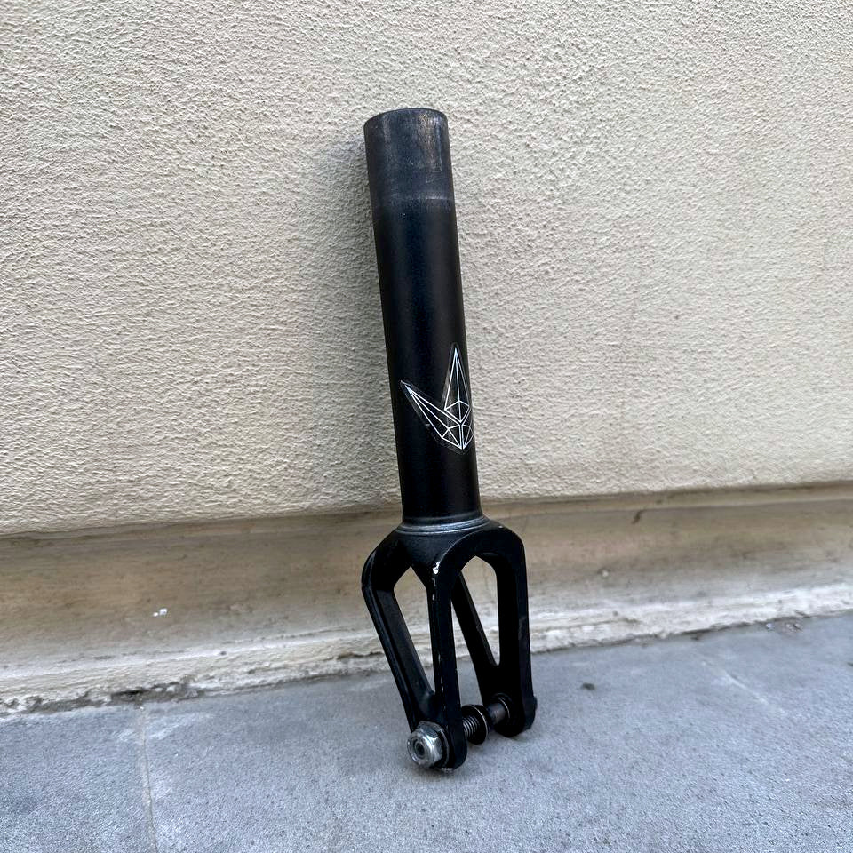 Used BLUNT Diamond SCS Fork (Black)