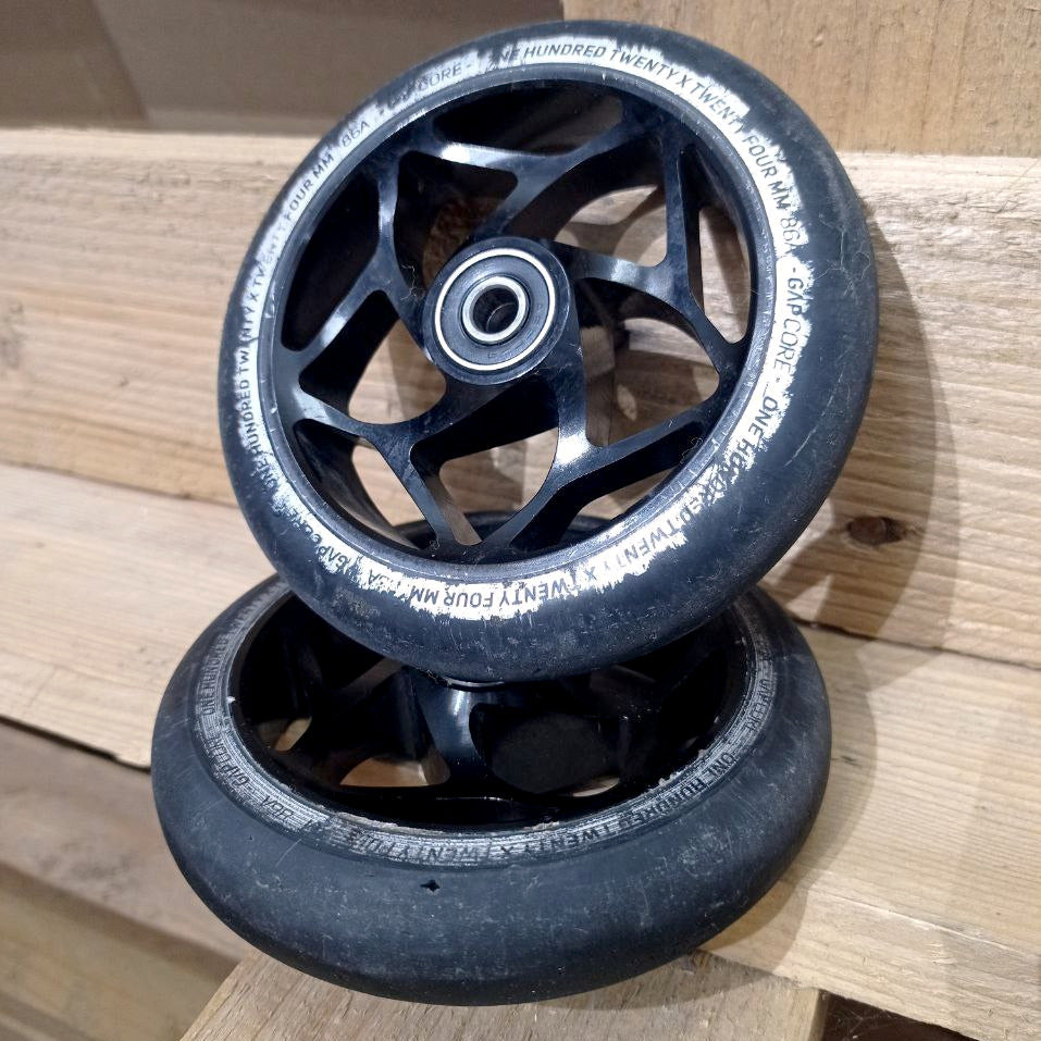 Used BLUNT Gap Core wheels