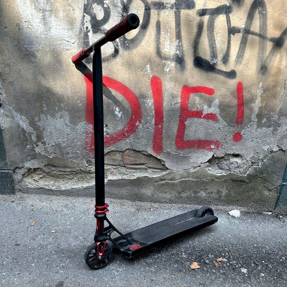 Used PANDEMONIUM V2 Boxed complete scooter