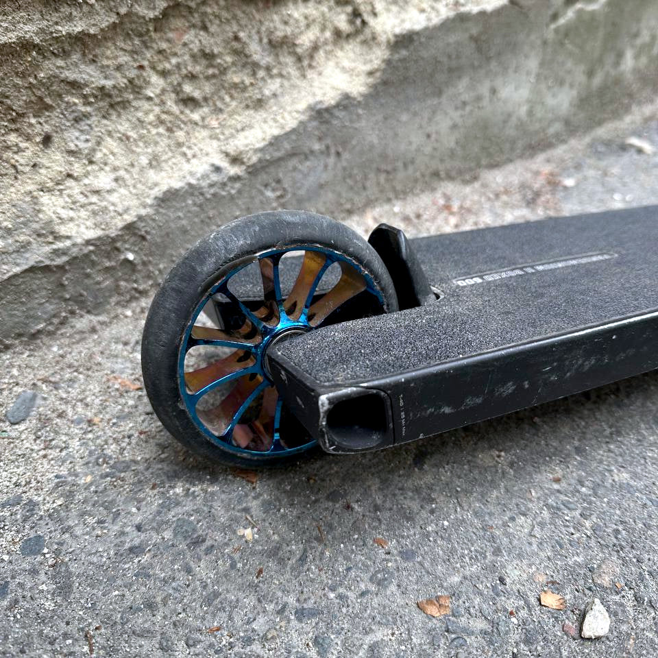 Used PANDEMONIUM V2 Boxed complete scooter