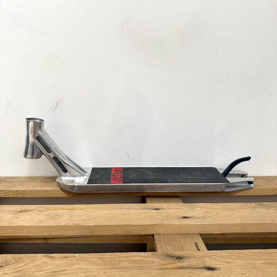 Used FLAVOR Awakening deck 4.8" x 21"