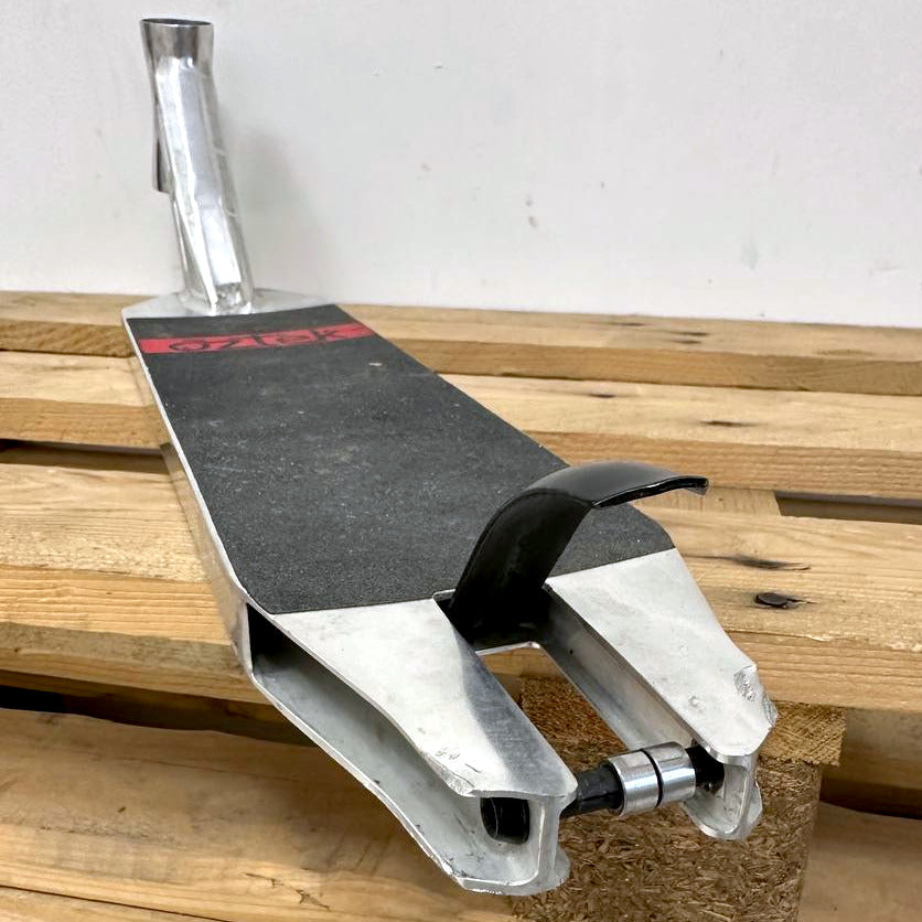 Used FLAVOR Awakening deck 4.8" x 21"