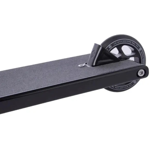 STRIKER Gravis L Pro სკუტერი (შავი)