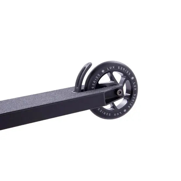 STRIKER Lux Pro სკუტერი (შავი)