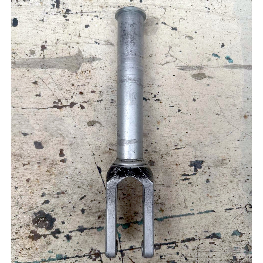Used SUPREMACY Axe SCS/HIC Fork