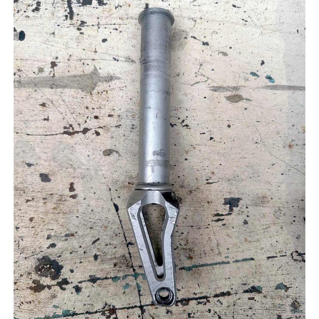 Used SUPREMACY Axe SCS/HIC Fork