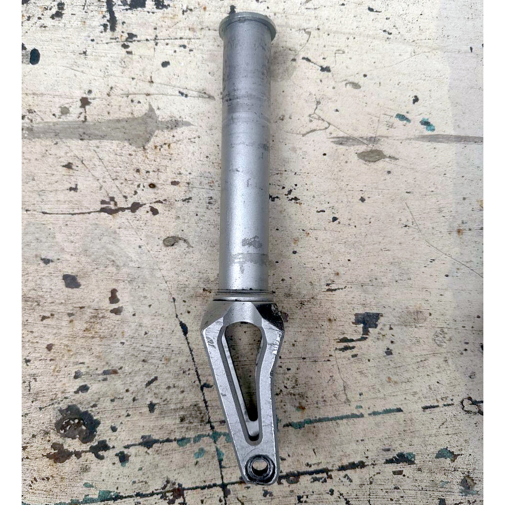 Used SUPREMACY Axe SCS/HIC Fork