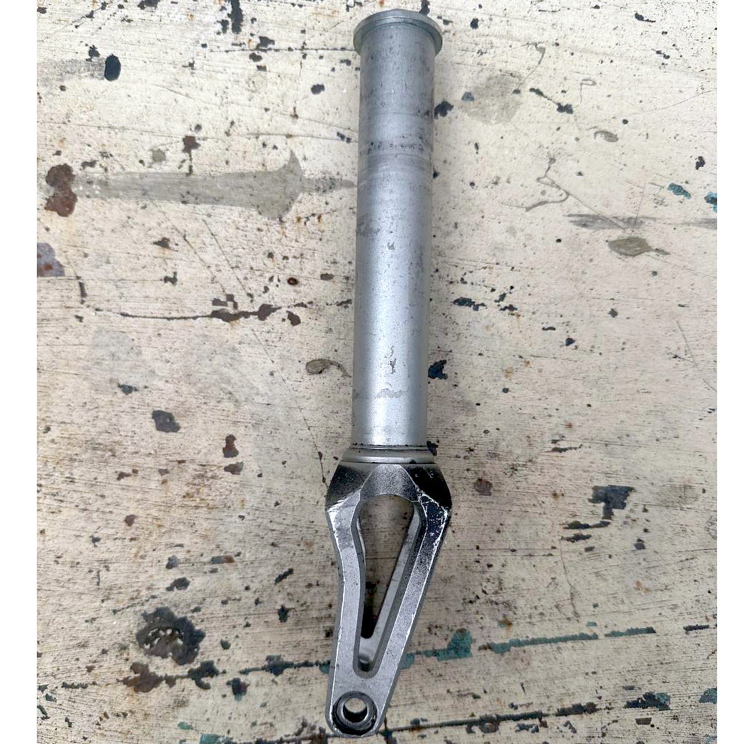 Used SUPREMACY Axe SCS/HIC Fork