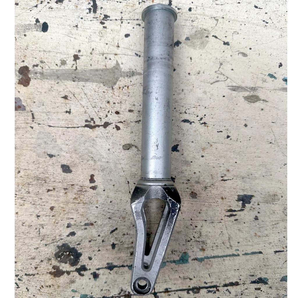 Used SUPREMACY Axe SCS/HIC Fork
