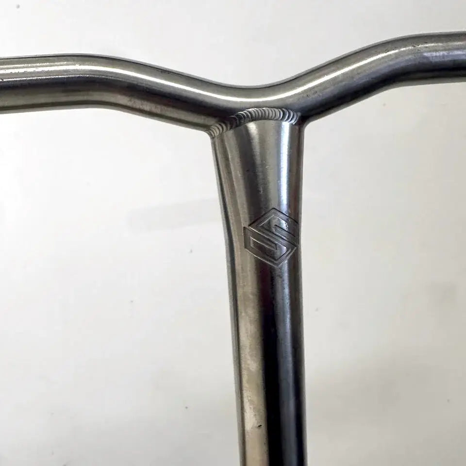 მეორადი TITANIUM-ის შეკვეთით დამზადებული სკუტერი