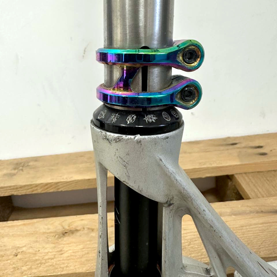 მეორადი TITANIUM-ის შეკვეთით დამზადებული სკუტერი