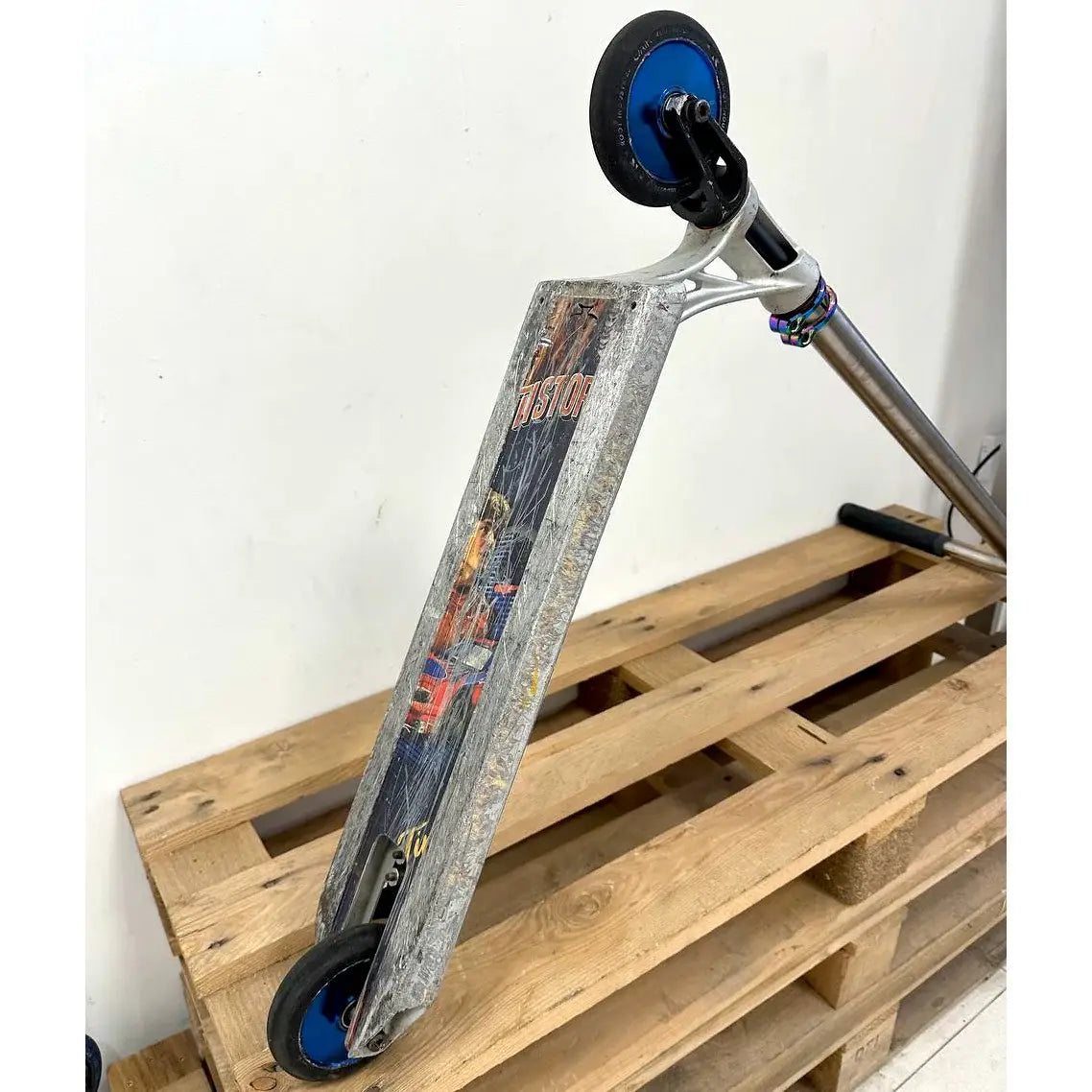 მეორადი TITANIUM-ის შეკვეთით დამზადებული სკუტერი